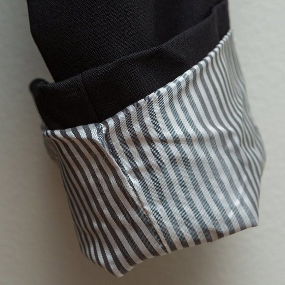 Black Banana Republic Blazer with contrasting Collar and Sleeve Lining, size 0 - Picture 7 of 10